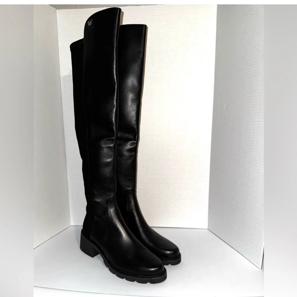 Stuart Weitzman nwob display